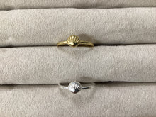 Load image into Gallery viewer, Sea Shell Ring
