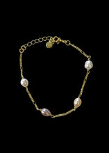 Load image into Gallery viewer, Kailani Feature Pearl Bracelet
