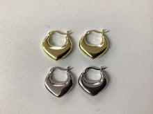 Load image into Gallery viewer, Kailani Chunky Huggie
