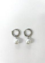 Load image into Gallery viewer, Chaya Earrings
